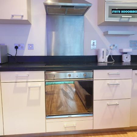 80S Retro 1Bed Studio Serviced Apartment Canary Wharf Perfect For Solo & Couple Travellers 伦敦 外观 照片