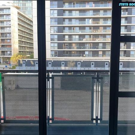 80S Retro 1Bed Studio Serviced Apartment Canary Wharf Perfect For Solo & Couple Travellers 伦敦 外观 照片