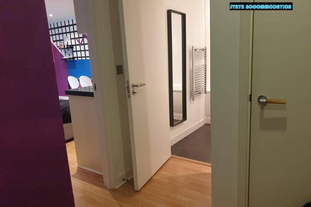 80S Retro 1Bed Studio Serviced Apartment Canary Wharf Perfect For Solo & Couple Travellers 伦敦 外观 照片