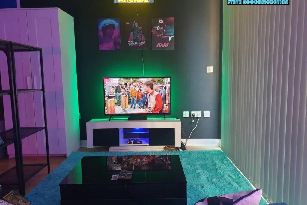 80S Retro 1Bed Studio Serviced Apartment Canary Wharf Perfect For Solo & Couple Travellers 伦敦 外观 照片
