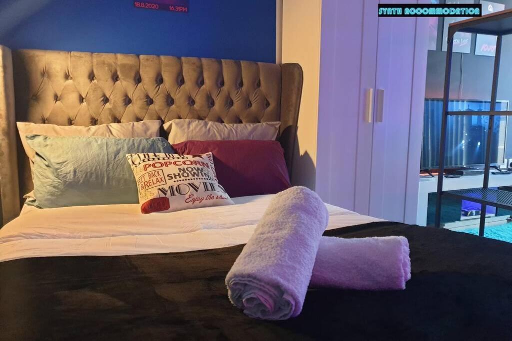80S Retro 1Bed Studio Serviced Apartment Canary Wharf Perfect For Solo & Couple Travellers 伦敦 外观 照片