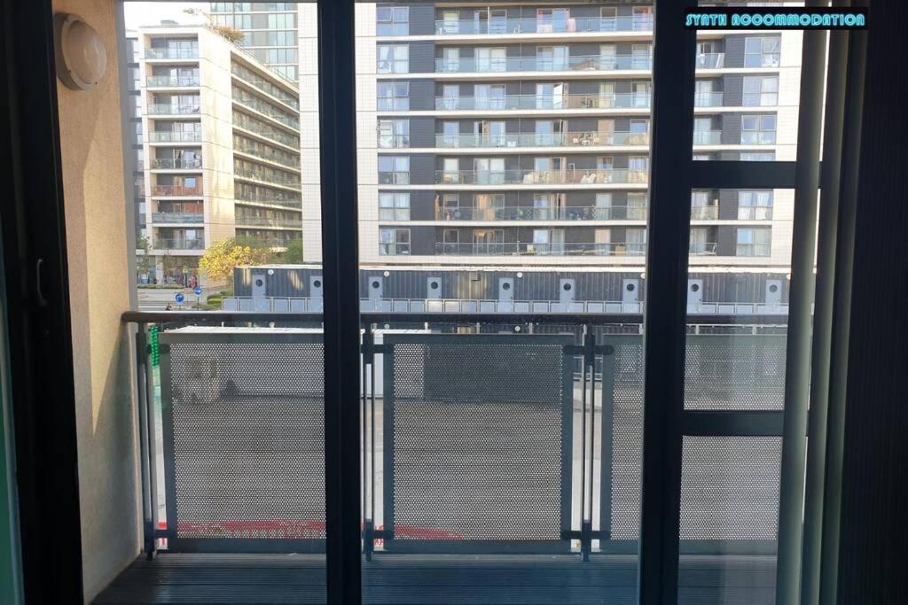 80S Retro 1Bed Studio Serviced Apartment Canary Wharf Perfect For Solo & Couple Travellers 伦敦 外观 照片