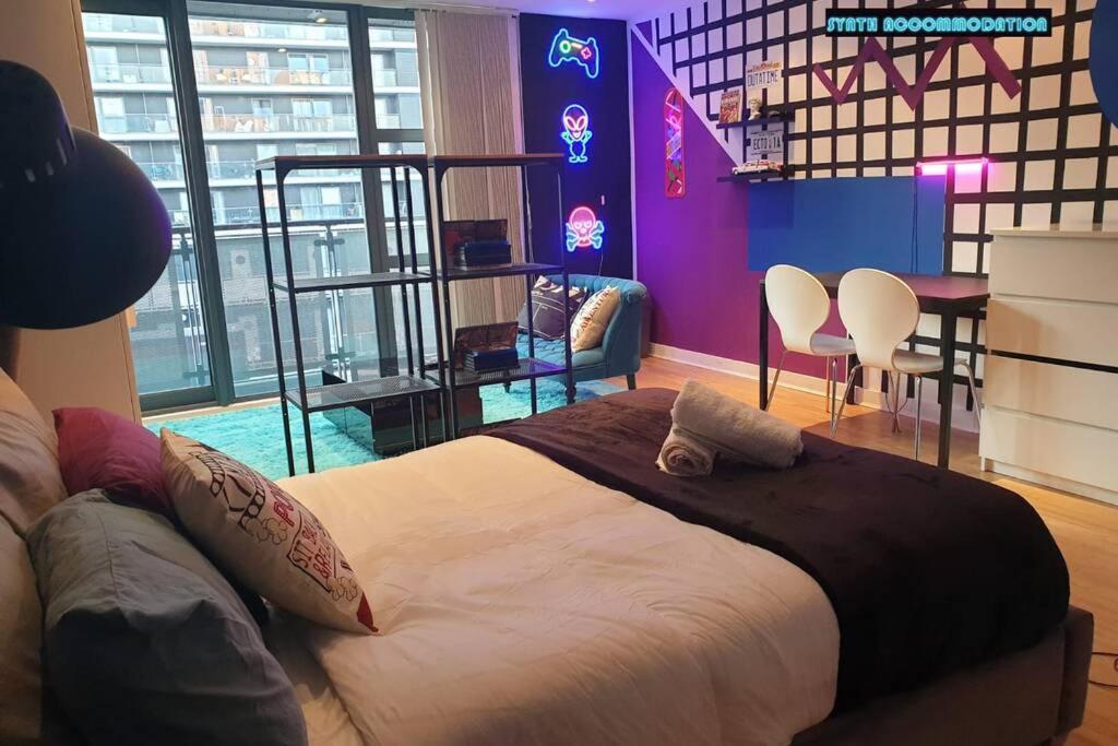 80S Retro 1Bed Studio Serviced Apartment Canary Wharf Perfect For Solo & Couple Travellers 伦敦 外观 照片