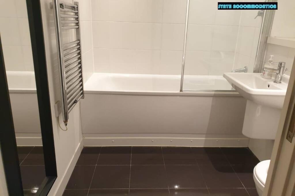 80S Retro 1Bed Studio Serviced Apartment Canary Wharf Perfect For Solo & Couple Travellers 伦敦 外观 照片