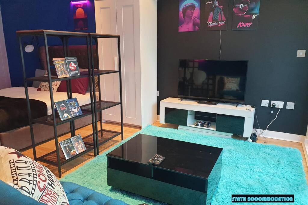 80S Retro 1Bed Studio Serviced Apartment Canary Wharf Perfect For Solo & Couple Travellers 伦敦 外观 照片