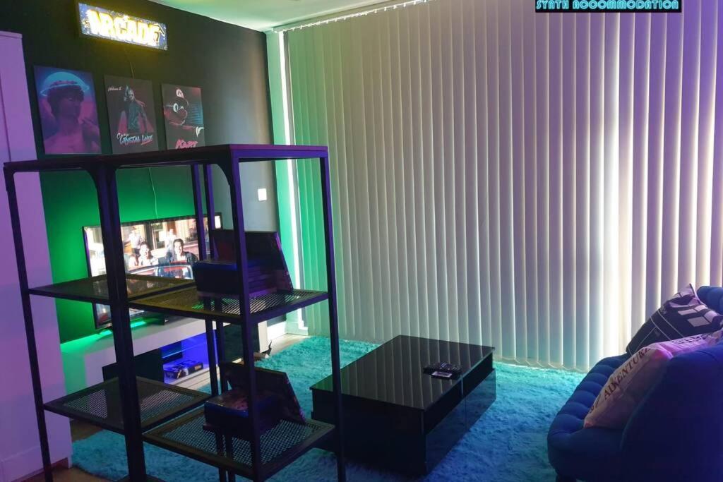 80S Retro 1Bed Studio Serviced Apartment Canary Wharf Perfect For Solo & Couple Travellers 伦敦 外观 照片